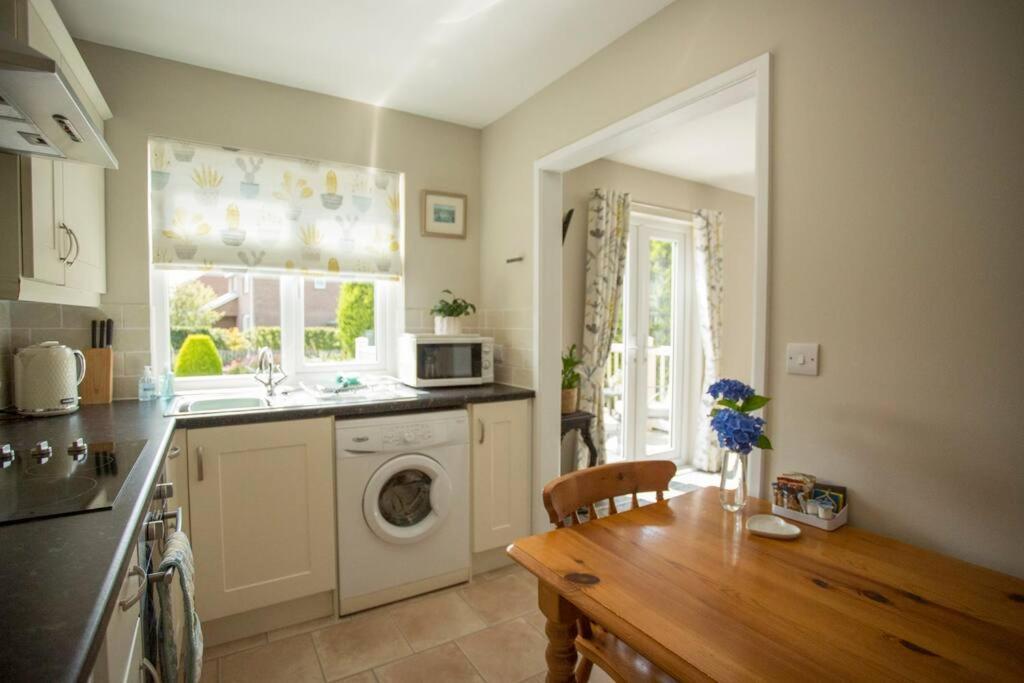 Pant-Y-Celyn Studio Apartment Aberaeron Exterior photo